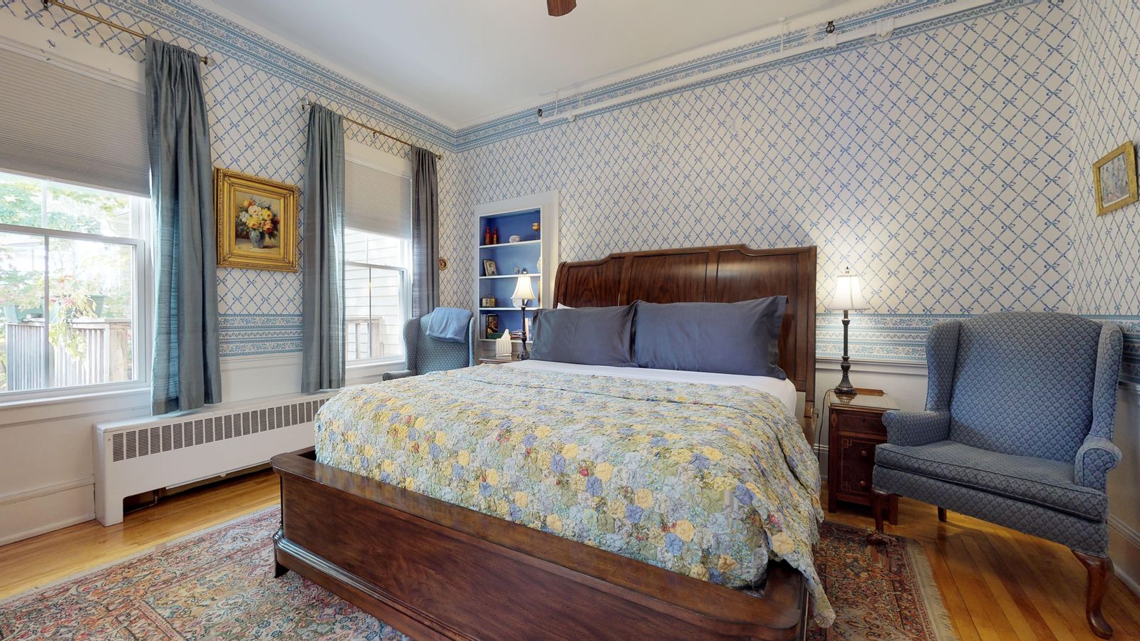 Blue Ribbon king guest room