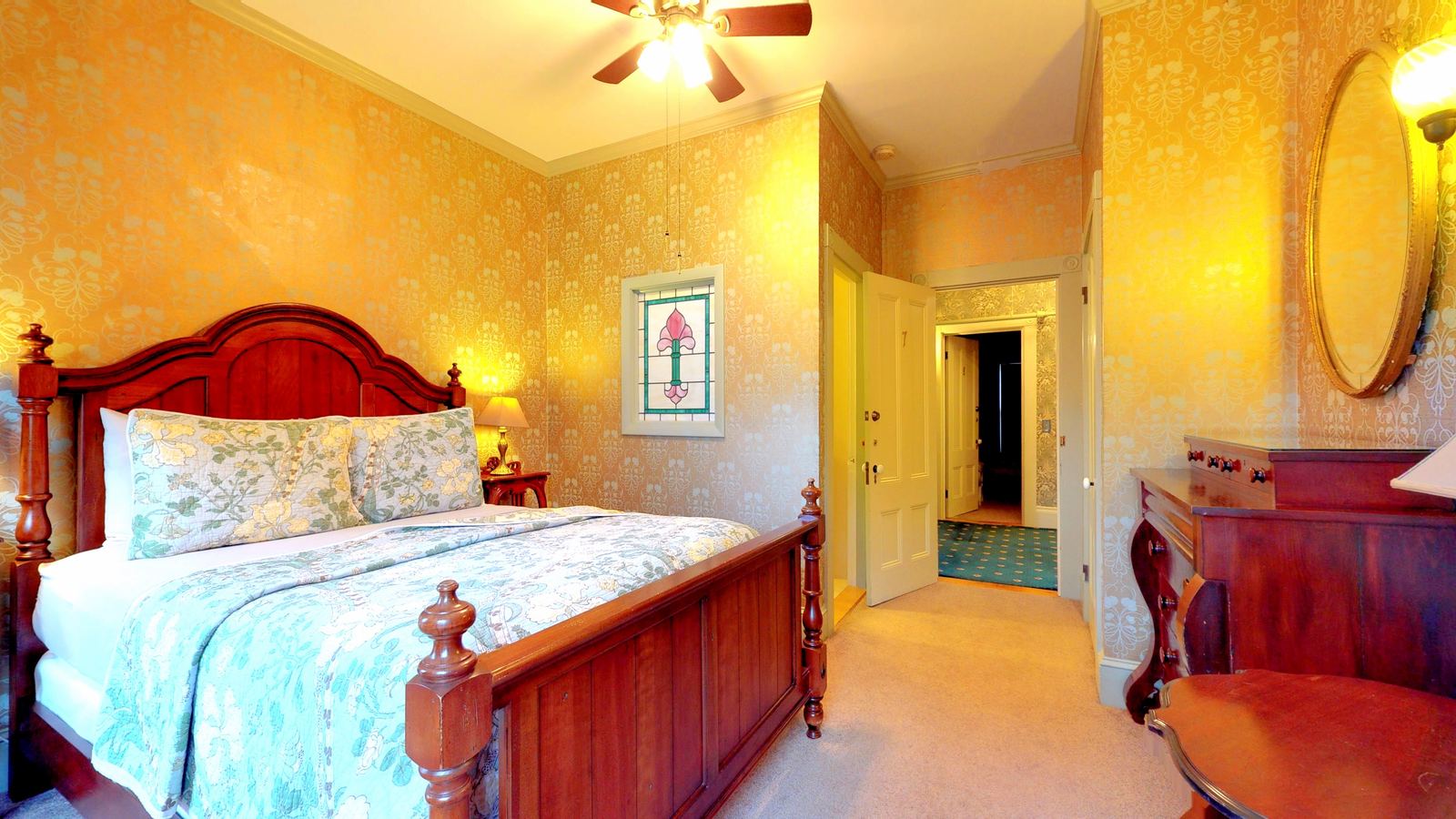 Garden queen guest room