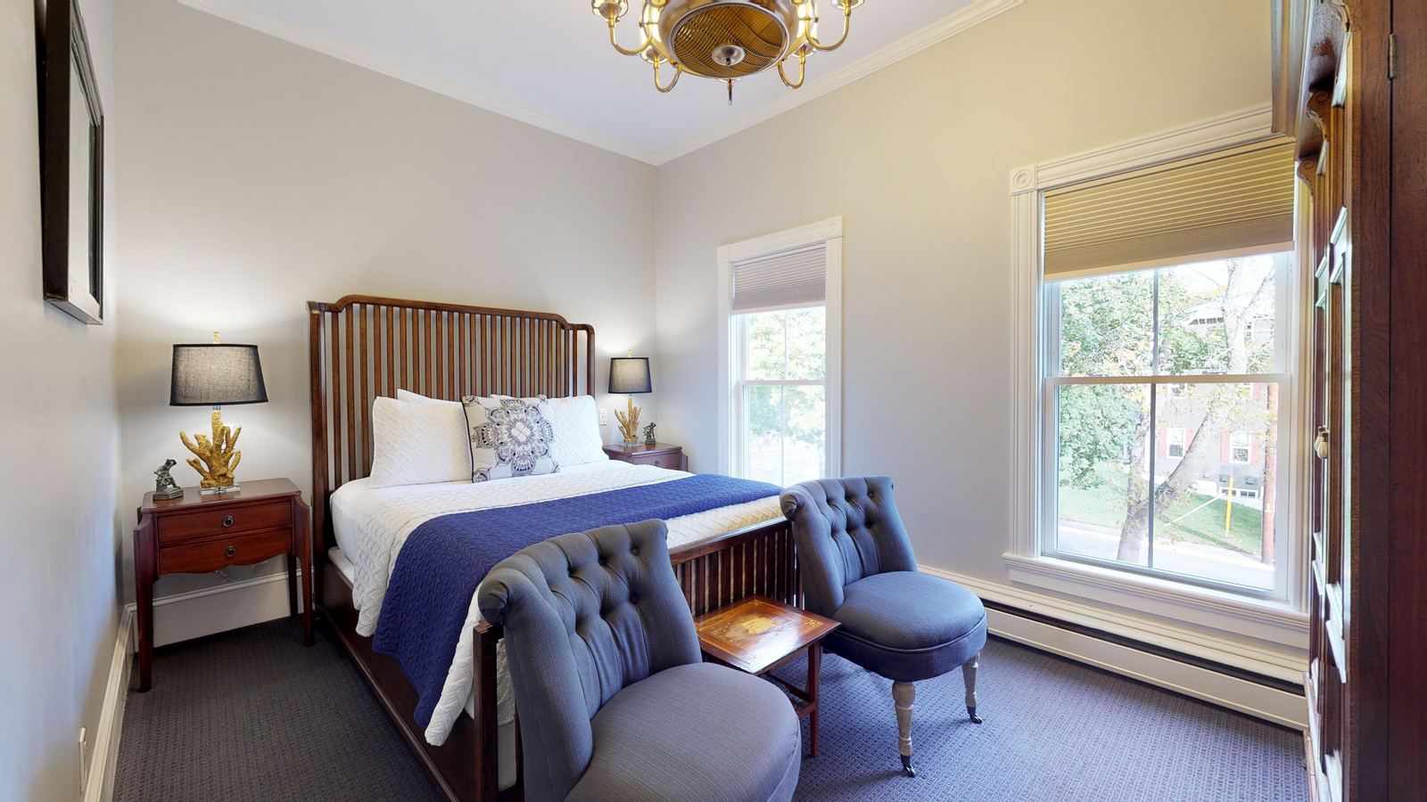 Seafarer queen room with nautical decor